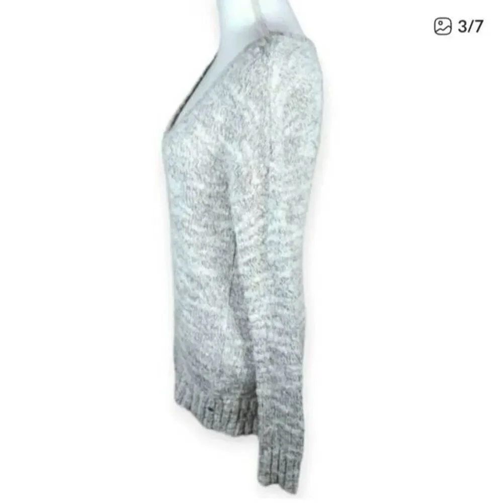AMERICAN EAGLE OUTFITTERS GRAY, WHITE, & METALLIC SILVER SWEATER SZ.S EUC.